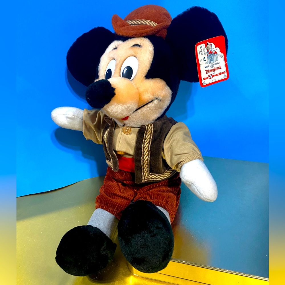 DISNEY WORLD DISNEYLAND EXCLUSIVE 80’s MICKEY MOUSE GERMAN BAVARIAN PLUSH w/TAG
